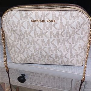 Micheal Kors crossbody bag
